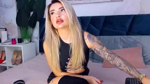 Snapshot of nightshadeiris chatting on 26, 11, 2025 Iris online show from 26, 11, 2025