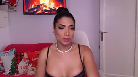 Nicolle Bustamante online show from 21, 12, 2025