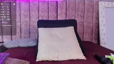 Nicolle  online show from 15, 1, 2026