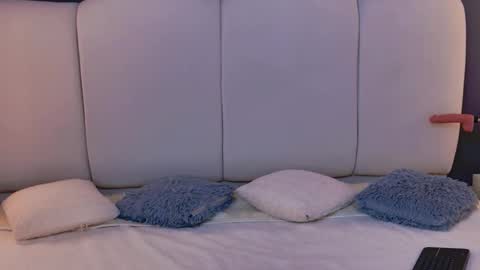 niicolle_miller online show from 25, 2, 2026