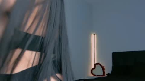 Niinarosee online show from 1, 11, 2025