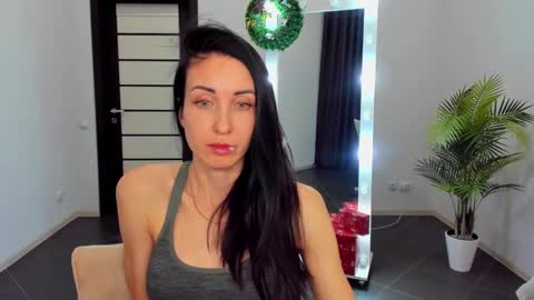 Snapshot of nikamiles chatting on 1, 12, 2024 Nika online show from 1, 12, 2024