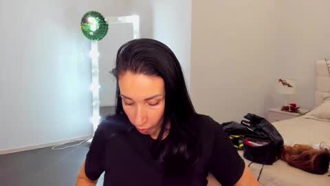 Snapshot of nikamiles chatting on 3, 12, 2024 Nika online show from 3, 12, 2024