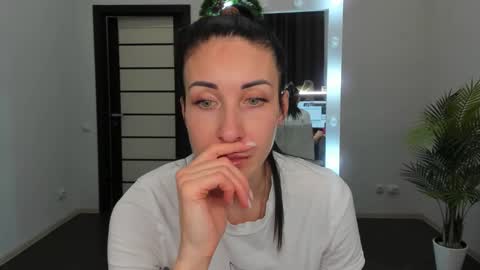 Snapshot of nikamiles chatting on 7, 12, 2024 Nika online show from 7, 12, 2024