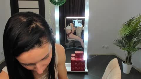 Snapshot of nikamiles chatting on 13, 12, 2024 Nika online show from 13, 12, 2024