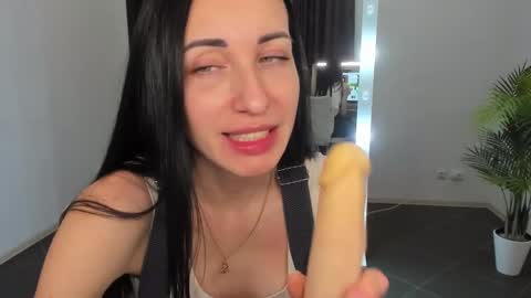 Snapshot of nikamiles chatting on 23, 12, 2024 Nika online show from 23, 12, 2024