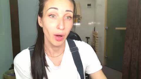 Snapshot of nikamiles chatting on 3, 11, 2025 Nika online show from 3, 11, 2025