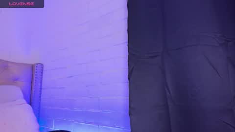 Snapshot of nikiibrooks chatting on 6, 11, 2025 Niikii online show from 6, 11, 2025