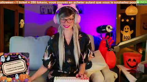 Snapshot of nikki_goldberg chatting on 20, 10, 2025 Kitty Chatte online show from 20, 10, 2025