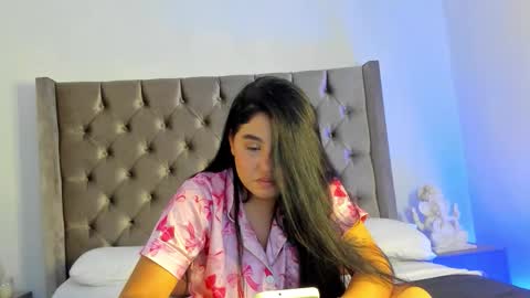 nikkibotero online show from 17, 11, 2025