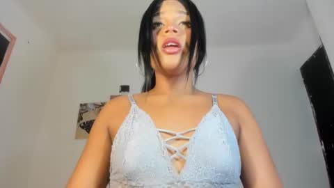 Snapshot of nikkitatsx chatting on 5, 3, 2025 Debora21Cm online show from 5, 3, 2025