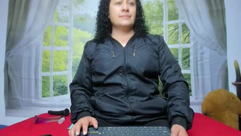 Snapshot of nikol32__ chatting on 8, 10, 2025 dayan online show from 8, 10, 2025