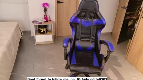 Snapshot of nikol_je chatting on 24, 2, 2025 Nicole cam online show from 24, 2, 2025