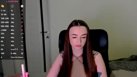 Snapshot of nikoll_s chatting on 28, 11, 2025 online show from 28, 11, 2025