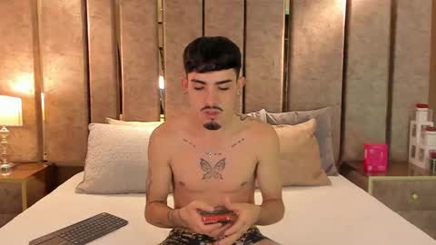 Snapshot of nikostone chatting on 19, 10, 2025 Niko Stone online show from 19, 10, 2025