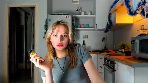 Snapshot of niky_jess chatting on 23, 12, 2024 Veronica online show from 23, 12, 2024