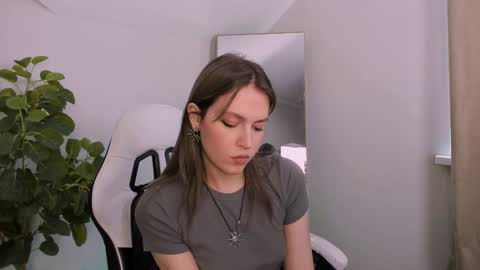 Snapshot of niky_jess chatting on 26, 1, 2025 Veronica online show from 26, 1, 2025