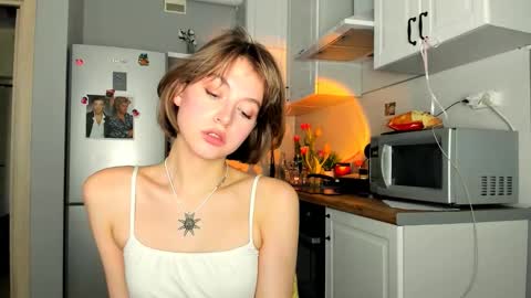 Snapshot of niky_jess chatting on 9, 3, 2025 Veronica online show from 9, 3, 2025