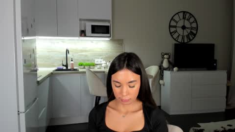 Bella online show from 5, 12, 2024