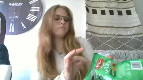 ninabeanzz online show from 18, 9, 2025