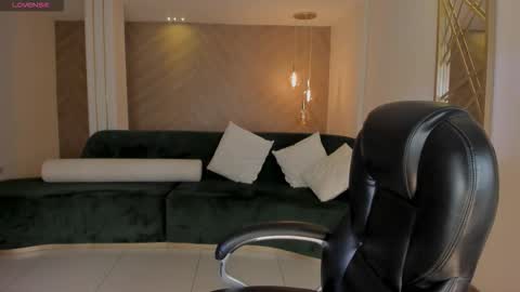 Nina online show from 29, 10, 2025