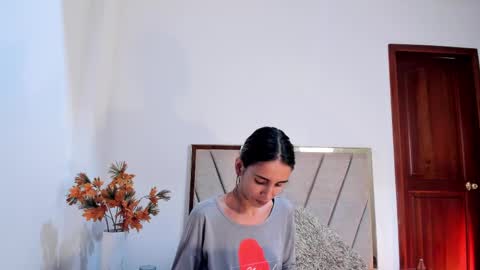 Nina online show from 4, 3, 2025