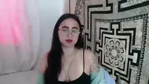 N I N A online show from 15, 10, 2025