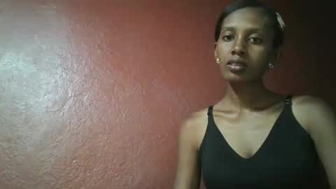 ninie246746 online show from 5, 1, 2025