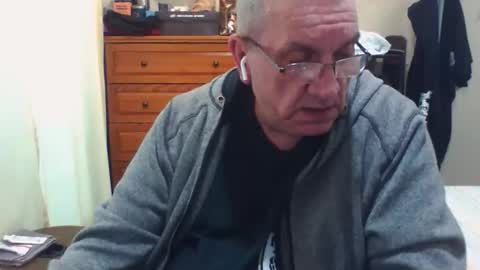 Dennis online show from 4, 12, 2025