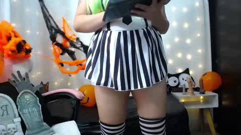 Snapshot of niuk_mei chatting on 28, 10, 2025 Niuk online show from 28, 10, 2025