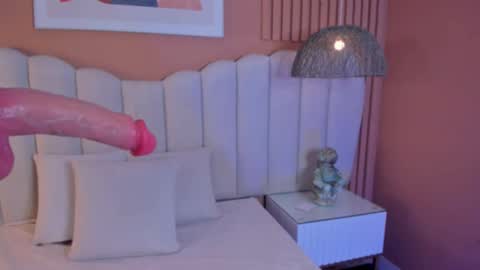 Snapshot of noa_moon chatting on 8, 3, 2026 Noa online show from 8, 3, 2026