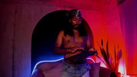 Snapshot of noah_jones__ chatting on 12, 12, 2024 Noah online show from 12, 12, 2024