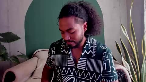 Snapshot of noah_jones__ chatting on 18, 11, 2025 Noah online show from 18, 11, 2025