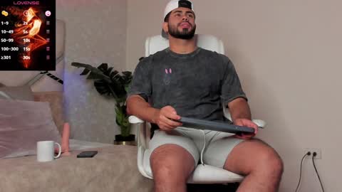 Snapshot of noahcrux chatting on 28, 12, 2024 Noah online show from 28, 12, 2024