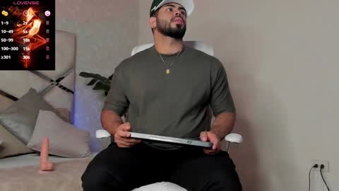 Snapshot of noahcrux chatting on 30, 12, 2024 Noah online show from 30, 12, 2024