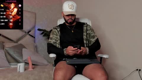 Snapshot of noahcrux chatting on 31, 12, 2024 Noah online show from 31, 12, 2024