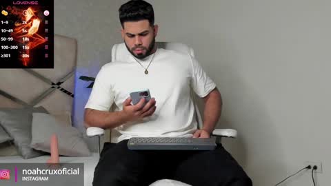 Snapshot of noahcrux chatting on 4, 1, 2025 Noah online show from 4, 1, 2025