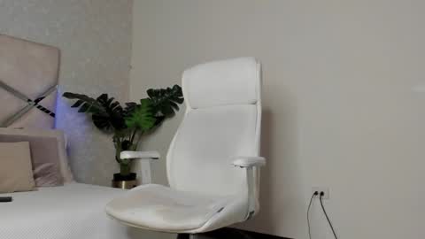 Snapshot of noahcrux chatting on 20, 1, 2025 Noah online show from 20, 1, 2025