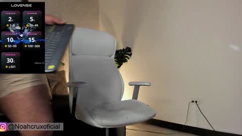 Snapshot of noahcrux chatting on 30, 1, 2025 Noah online show from 30, 1, 2025