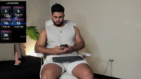 Snapshot of noahcrux chatting on 6, 2, 2025 Noah online show from 6, 2, 2025