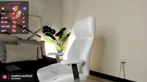 Snapshot of noahcrux chatting on 10, 2, 2025 Noah online show from 10, 2, 2025