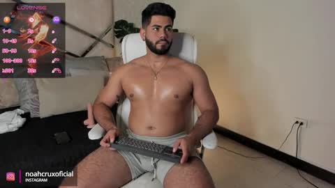 Snapshot of noahcrux chatting on 10, 2, 2025 Noah online show from 10, 2, 2025