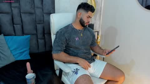 Snapshot of noahcrux chatting on 15, 2, 2025 Noah online show from 15, 2, 2025