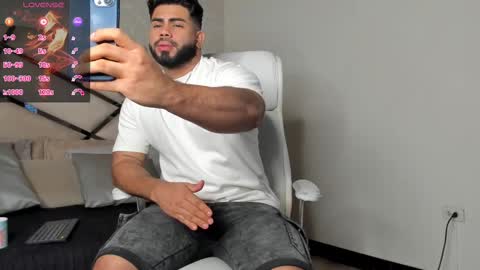 Snapshot of noahcrux chatting on 2, 3, 2025 Noah online show from 2, 3, 2025