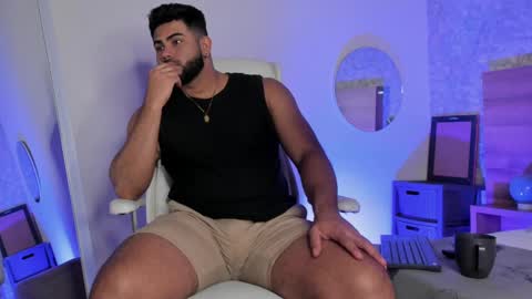 Snapshot of noahcrux chatting on 8, 3, 2025 Noah online show from 8, 3, 2025