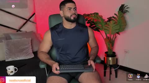 Snapshot of noahcrux chatting on 11, 9, 2025 Noah online show from 11, 9, 2025