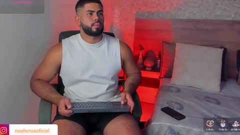 Snapshot of noahcrux chatting on 16, 9, 2025 Noah online show from 16, 9, 2025