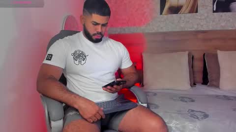 Snapshot of noahcrux chatting on 19, 9, 2025 Noah online show from 19, 9, 2025