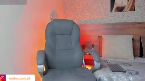 Snapshot of noahcrux chatting on 20, 9, 2025 Noah online show from 20, 9, 2025