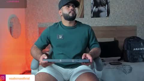 Snapshot of noahcrux chatting on 10, 10, 2025 Noah online show from 10, 10, 2025